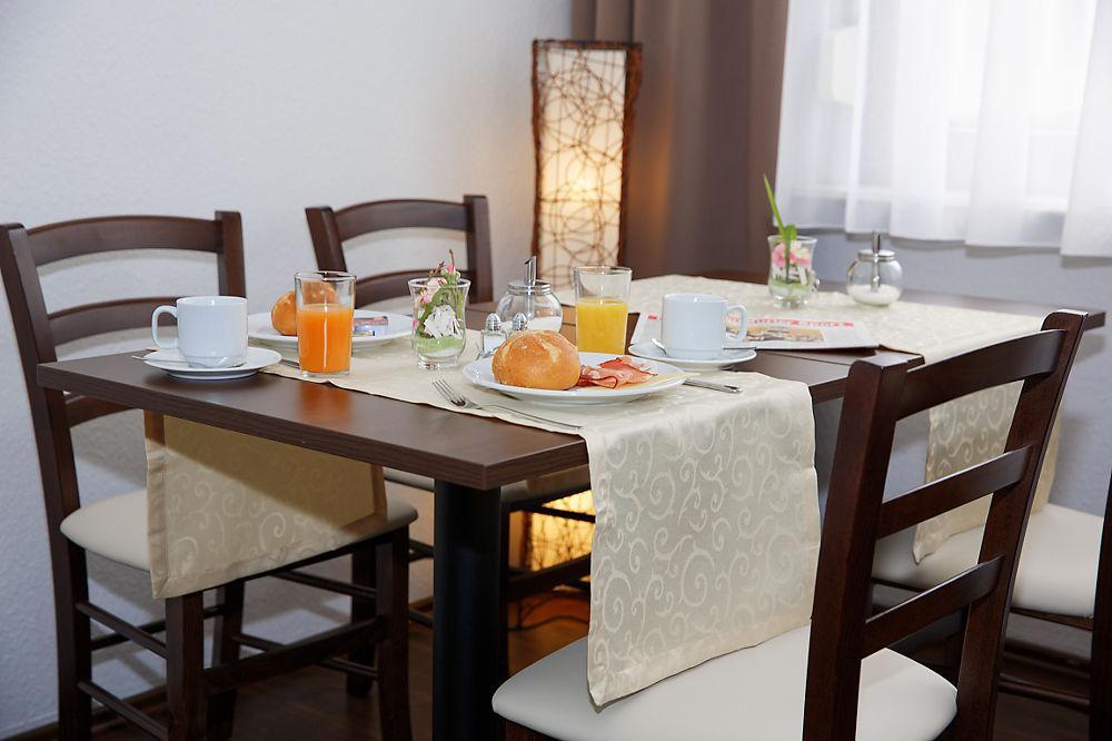 Hotel Huettl - Garni Worms Luaran gambar